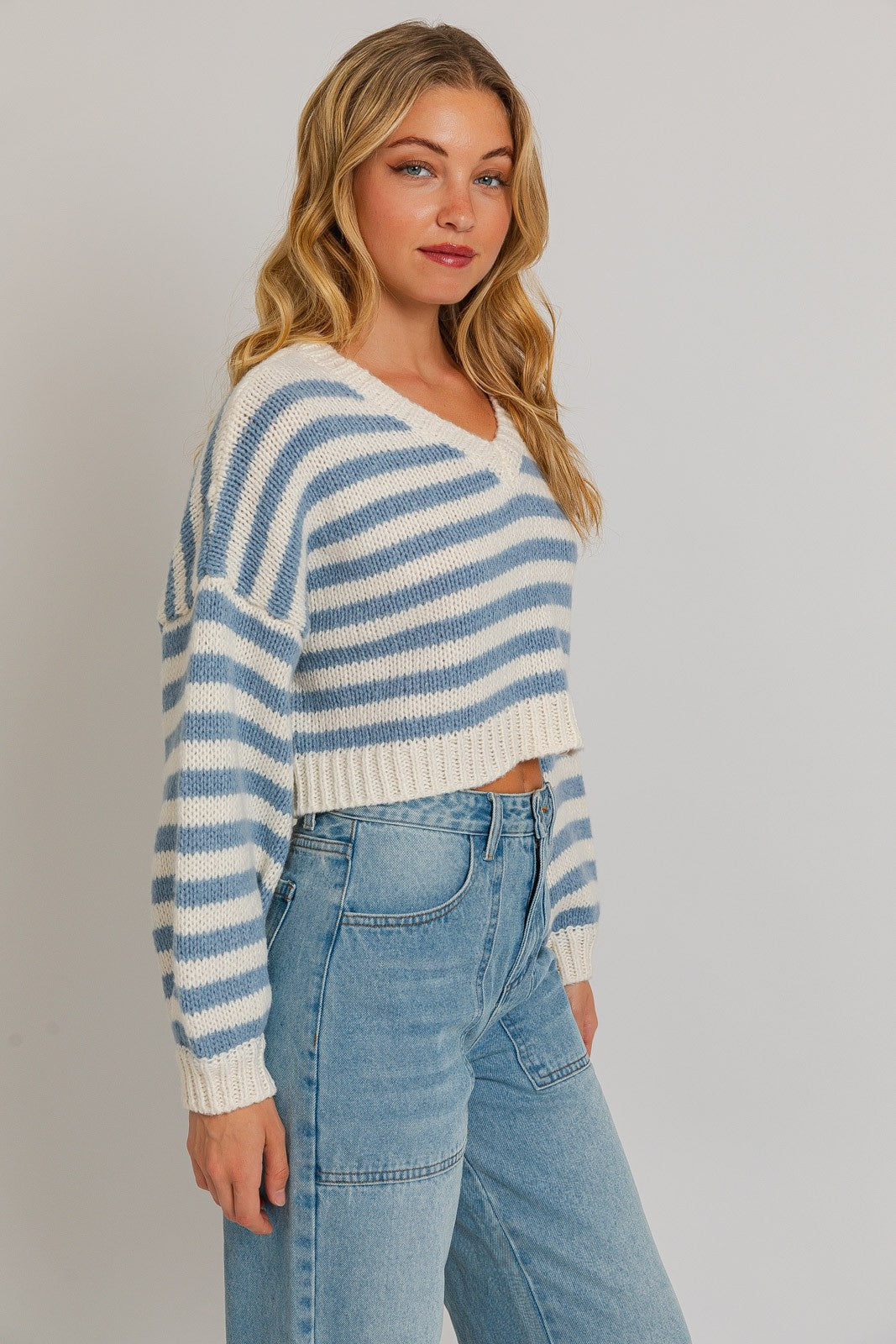 Le Lis - v-neck blue striped sweater